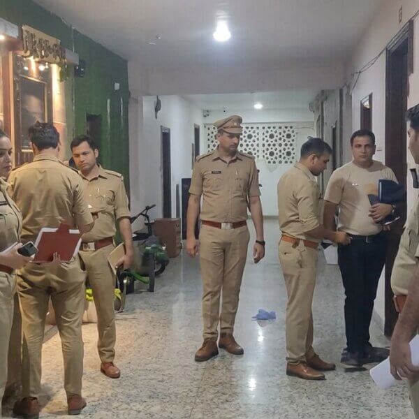 सनसनी: लखनऊ में कारोबारी के नाबालिग बेटे ने की मां की हत्या-खुद फोन कर बुलाई पुलिस
