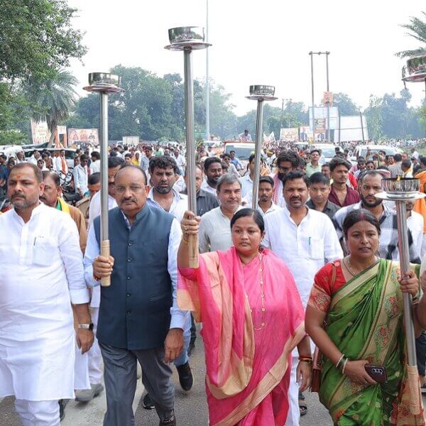 बांदा में निकली BJP की ‘सेवा ज्योति कलश यात्रा’, प्रभारी मंत्री ने किया शुभारंभ