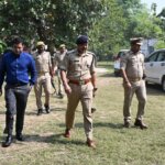 बांदा DM और SP ने परखीं मतदेय स्थलों की तैयारियां, दिए जरूरी निर्देश