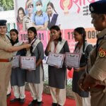 महिला शक्ति-6: बांदा पुलिस ने किया होनहार छात्राओं को सम्मानित