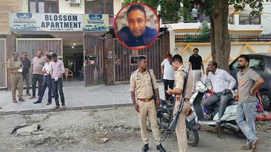फ्लैट के बाहर पुलिस-भीड़ और रिंग में डाॅक्टर की फाइल फोटो 