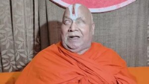 कोर्ट से नोटिस की खबर में रामभद्राचार्य की फोटो