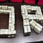 यूपी: कार के दरवाजे से 2.65 करोड़ बरामद, बैग में 35 लाख और मिले